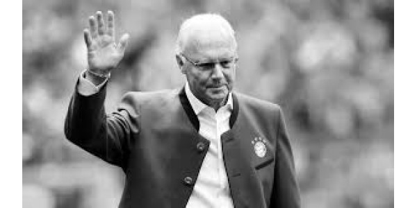 FC Bayern München trekker av seg drakter nr. 5 til minne om Franz Beckenbauer